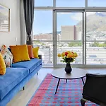 Zara - Luxurious 1 Bed, City & Mountain Views In City Centre