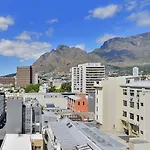 Zara - Luxurious 1 Bed, City & Mountain Views In City Centre