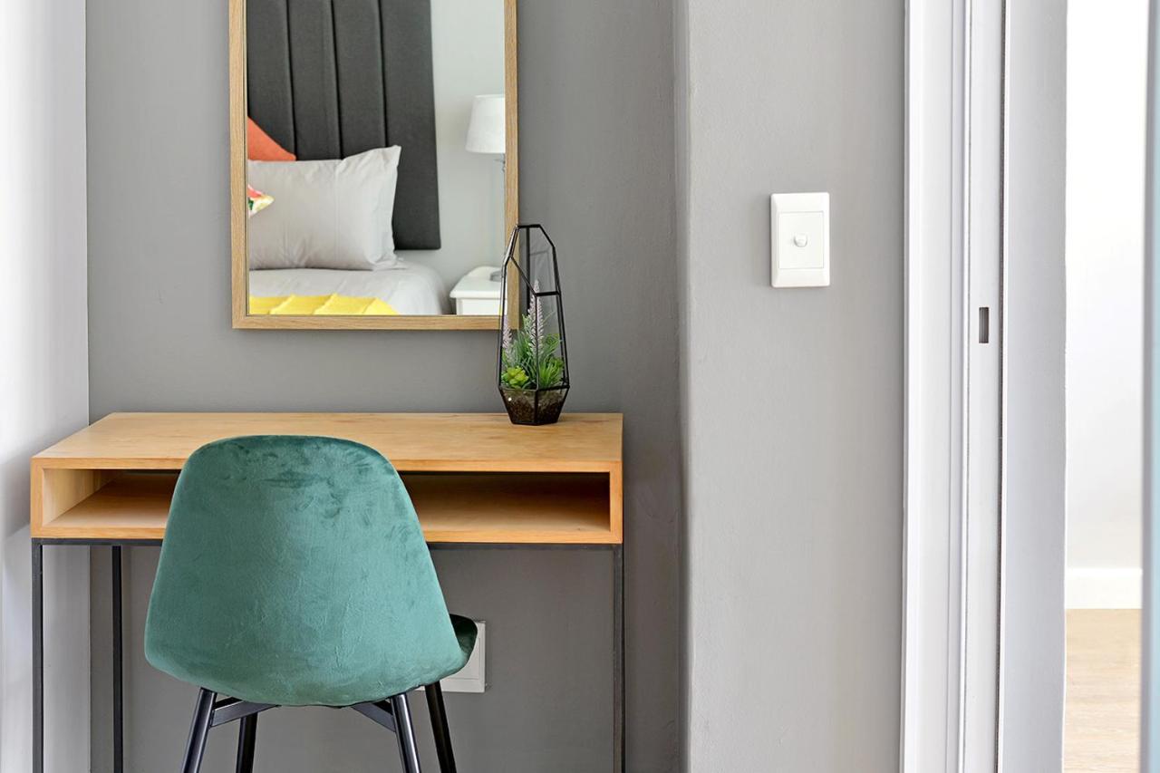 Zara - Luxurious 1 Bed, & Mountain Views In Centre Cape Town