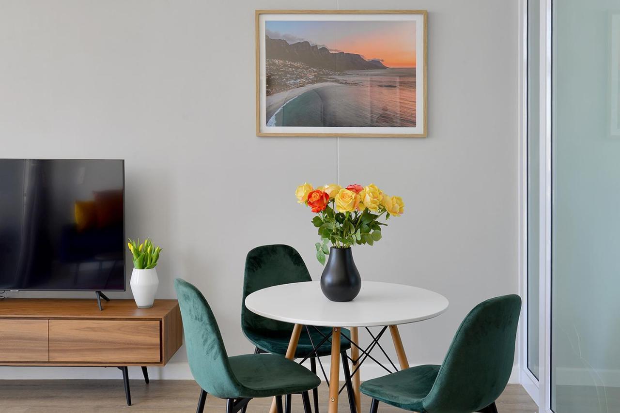 Zara - Luxurious 1 Bed, & Mountain Views In Centre Apartment