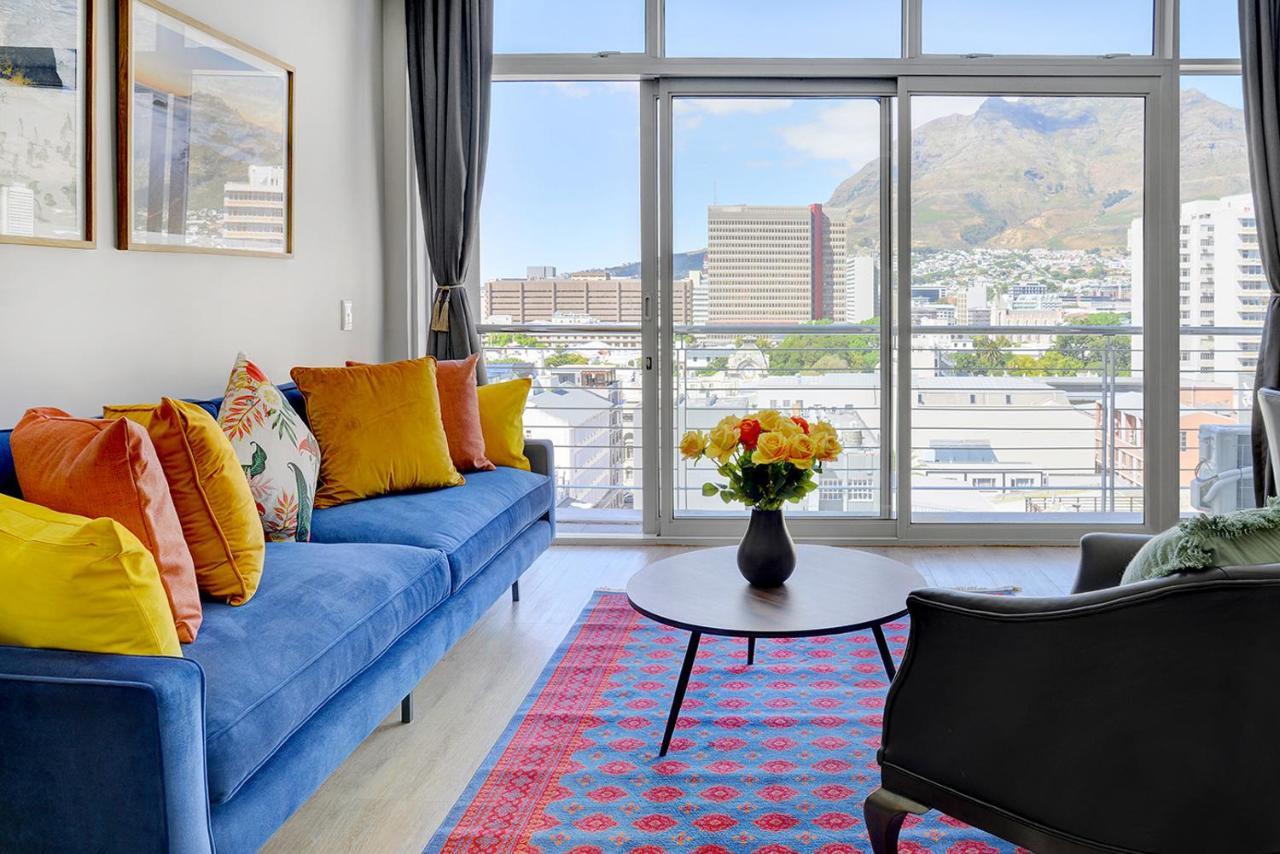 Zara - Luxurious 1 Bed, & Mountain Views In Centre Apartment